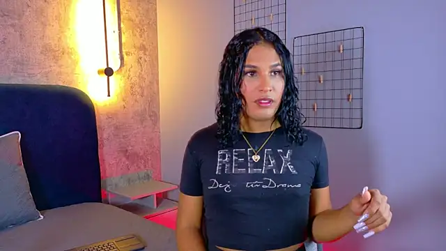 isabellaho1317 online show from 10/24/25, 08:52