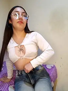 Snapshot of StefaniaFoxx_ chatting on 04/19/26, 04:35 StefaniaFoxx online show from 04/19/26, 04:35
