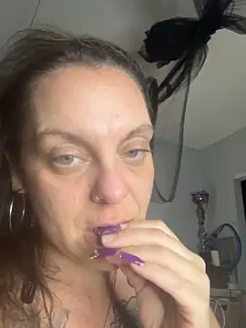 hautemama215 online show from 11/13/25, 08:18