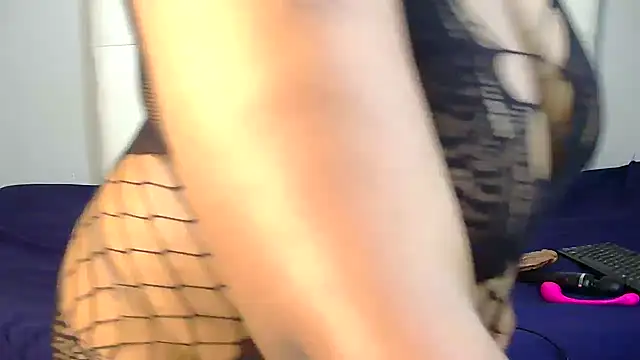 Curvy CumBucket online show from 09/23/25, 08:21