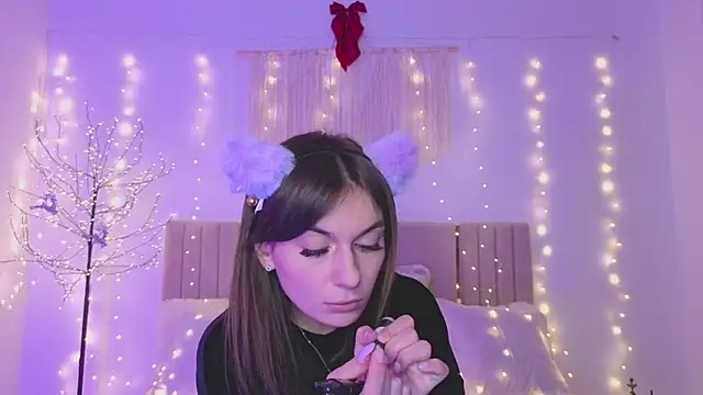 Little mia   online show from 12/19/25, 10:34