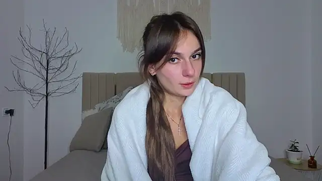 Little mia   online show from 11/27/25, 10:32