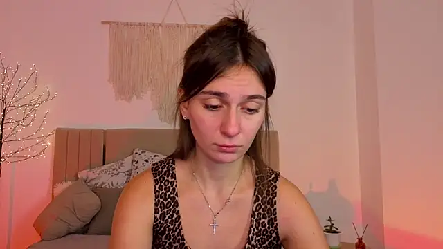 Little mia   online show from 11/28/25, 09:59