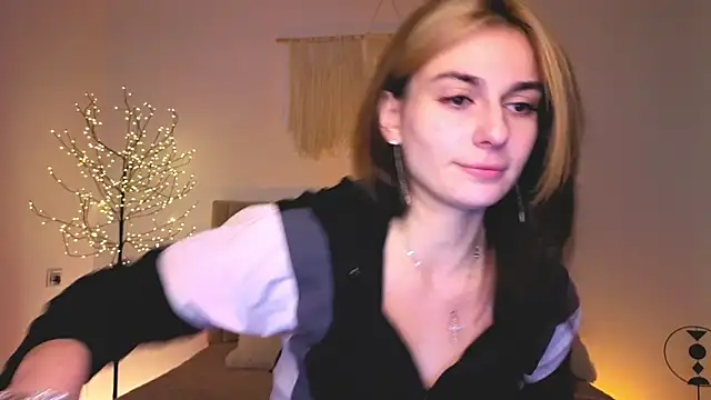 Little mia   online show from 03/24/26, 10:21