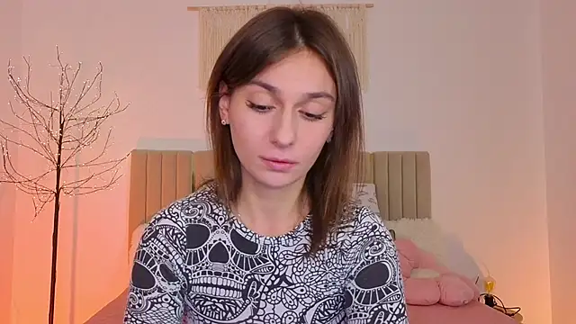 Little mia   online show from 11/13/25, 09:08