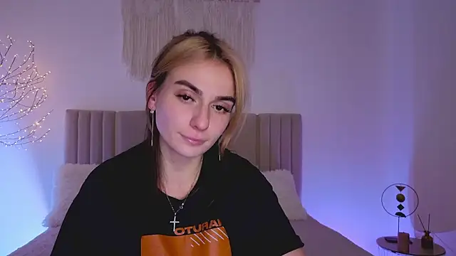 Little mia   online show from 03/15/26, 11:23