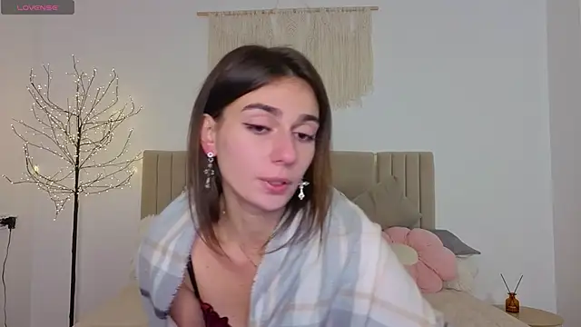 Little mia   online show from 11/19/25, 10:54