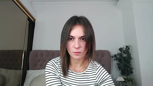 Little mia   online show from 11/30/25, 02:40