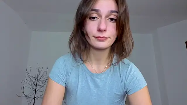 Little mia   online show from 11/26/25, 09:48