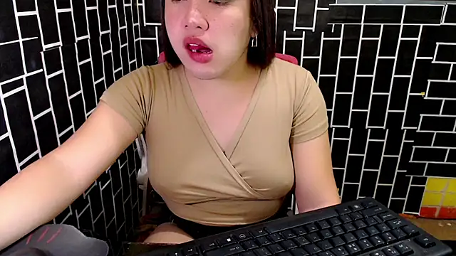 xUrDreamSlutWhore online show from 09/18/25, 08:23