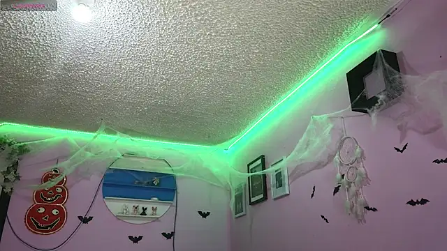 MiSofialeal online show from 10/29/25, 07:46