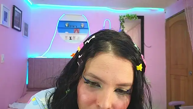 MiSofialeal online show from 10/17/25, 03:47