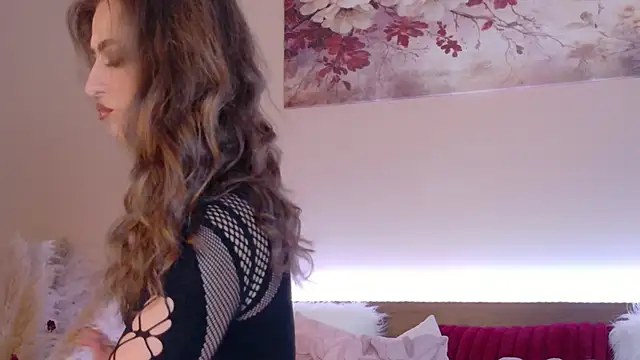 Snapshot of Sienna_Voss chatting on 06/04/26, 08:24 Sienna Voss online show from 06/04/26, 08:24