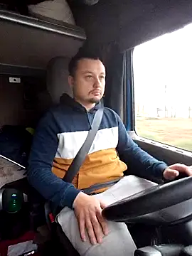 Amberdual online show from 10/28/25, 06:34