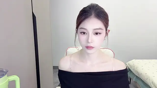 Snapshot of Cookie-oo chatting on 09/24/25, 11:39 Cookie-oo online show from 09/24/25, 11:39