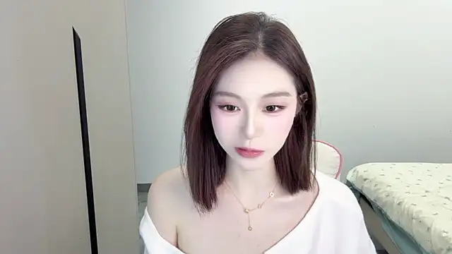 Snapshot of Cookie-oo chatting on 10/27/25, 11:44 Cookie-oo online show from 10/27/25, 11:44