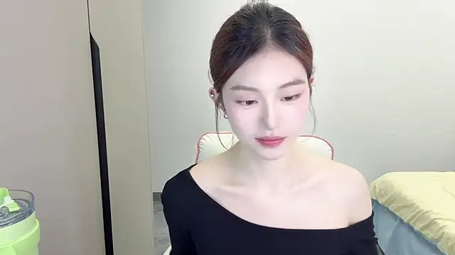 Snapshot of Cookie-oo chatting on 09/20/25, 11:15 Cookie-oo online show from 09/20/25, 11:15