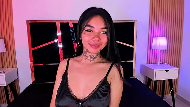 Snapshot of Celeeste18 chatting on 11/04/25, 02:37 Celeeste18 online show from 11/04/25, 02:37