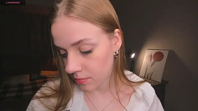 Snapshot of OdellaFrake chatting on 10/16/25, 07:44 OdellaFrake online show from 10/16/25, 07:44