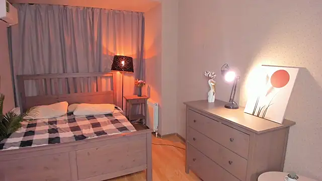 OdellaFrake online show from 10/19/25, 07:16