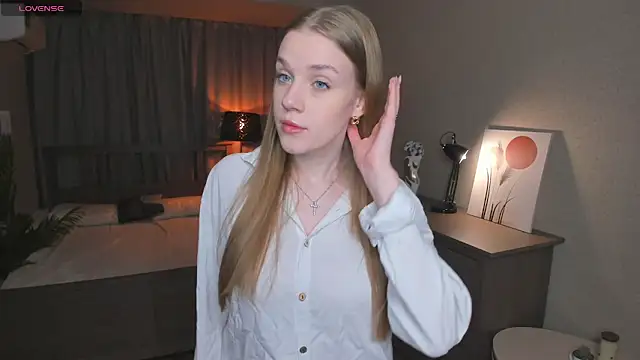 OdellaFrake online show from 12/03/25, 07:24