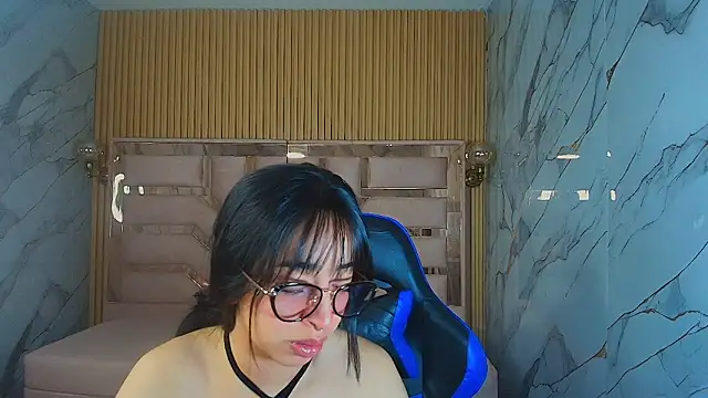 zoe r  online show from 11/20/25, 03:07