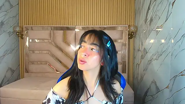 zoe r  online show from 11/21/25, 03:16