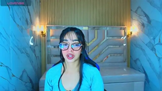 zoe r  online show from 12/14/25, 03:24