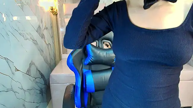 zoe r  online show from 10/23/25, 03:27