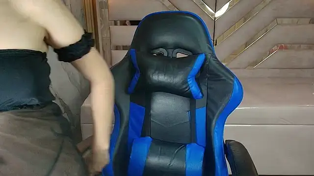 zoe r  online show from 09/23/25, 03:13