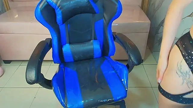 zoe r  online show from 11/11/25, 03:23