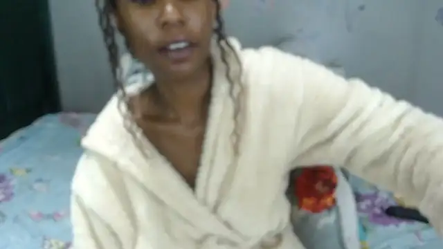 Snapshot of blueyXxX chatting on 09/29/25, 11:21 blueyXxX online show from 09/29/25, 11:21