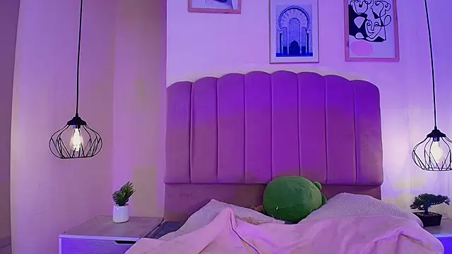 Isabelgh  online show from 11/12/25, 05:00