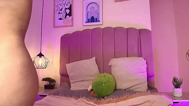 Isabelgh  online show from 10/28/25, 03:29