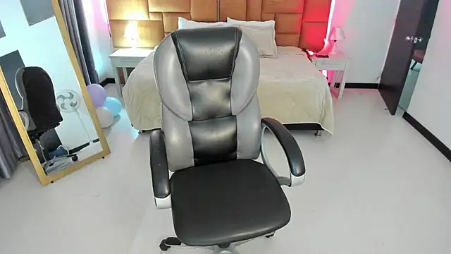 Catti Brie online show from 04/25/26, 11:35