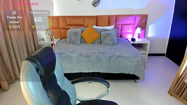 Snapshot of Catti_Brie chatting on 10/22/25, 11:53 Catti Brie online show from 10/22/25, 11:53