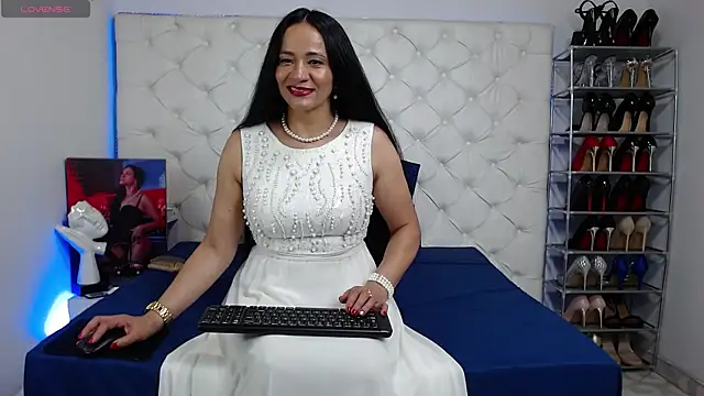 yury m2  online show from 11/11/25, 03:45