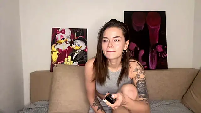 Petal Couple online show from 12/16/25, 02:21