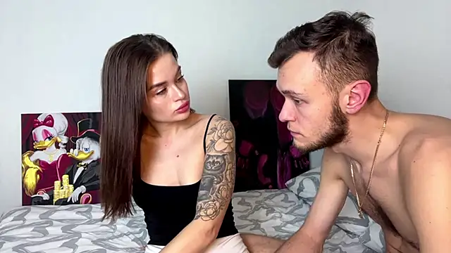 Petal Couple online show from 11/18/25, 03:04