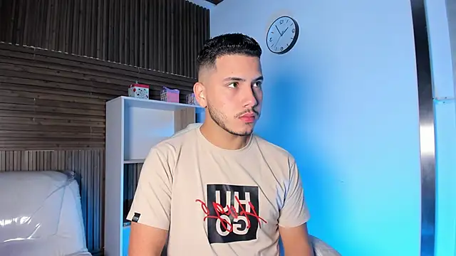 Axel grey  online show from 09/19/25, 12:09