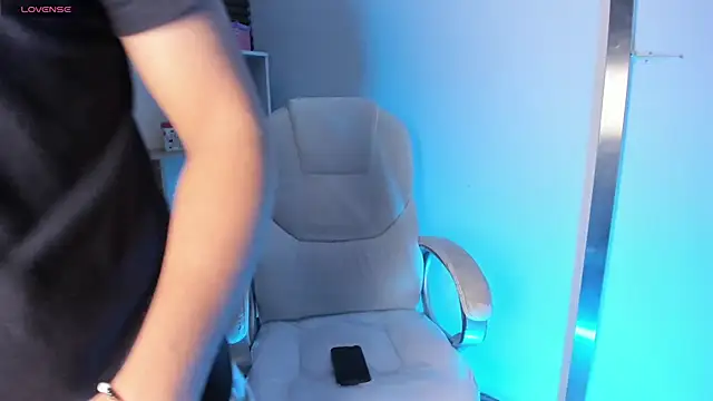 Axel grey  online show from 09/10/25, 12:37