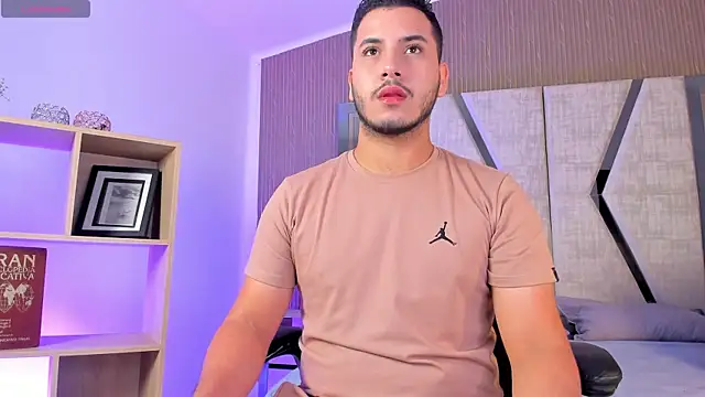 Axel grey  online show from 04/12/26, 12:30