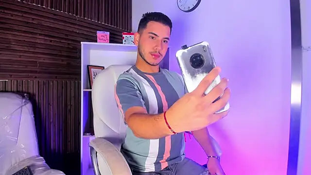 Axel grey  online show from 11/24/25, 12:27