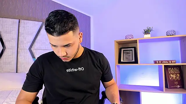 Snapshot of Axel_grey_ chatting on 06/16/26, 12:49 Axel grey online show from 06/16/26, 12:49