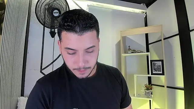 Snapshot of Axel_grey_ chatting on 07/03/26, 05:03 Axel grey online show from 07/03/26, 05:03