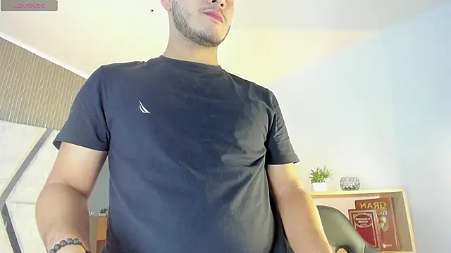 Snapshot of Axel_grey_ chatting on 06/20/26, 12:21 Axel grey online show from 06/20/26, 12:21