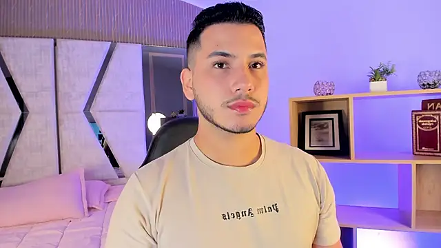 Snapshot of Axel_grey_ chatting on 06/19/26, 12:44 Axel grey online show from 06/19/26, 12:44