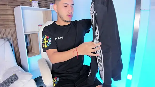 Axel grey  online show from 09/11/25, 11:54