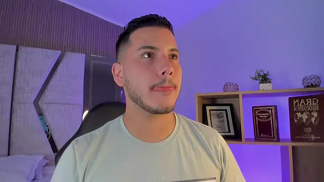 Snapshot of Axel_grey_ chatting on 06/01/26, 12:38 Axel grey online show from 06/01/26, 12:38
