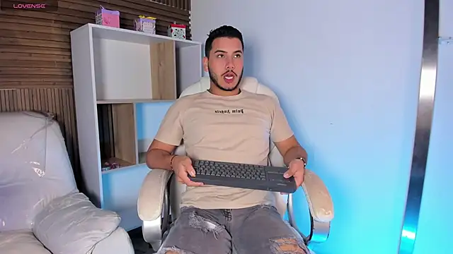 Axel grey  online show from 10/04/25, 12:28